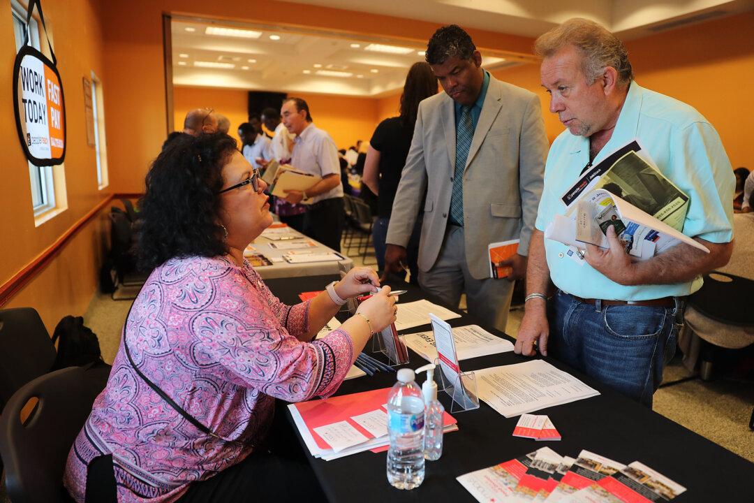 8,000 Fewer Americans Ask for Unemployment Benefits, in Sign of Continued Job Market Strength