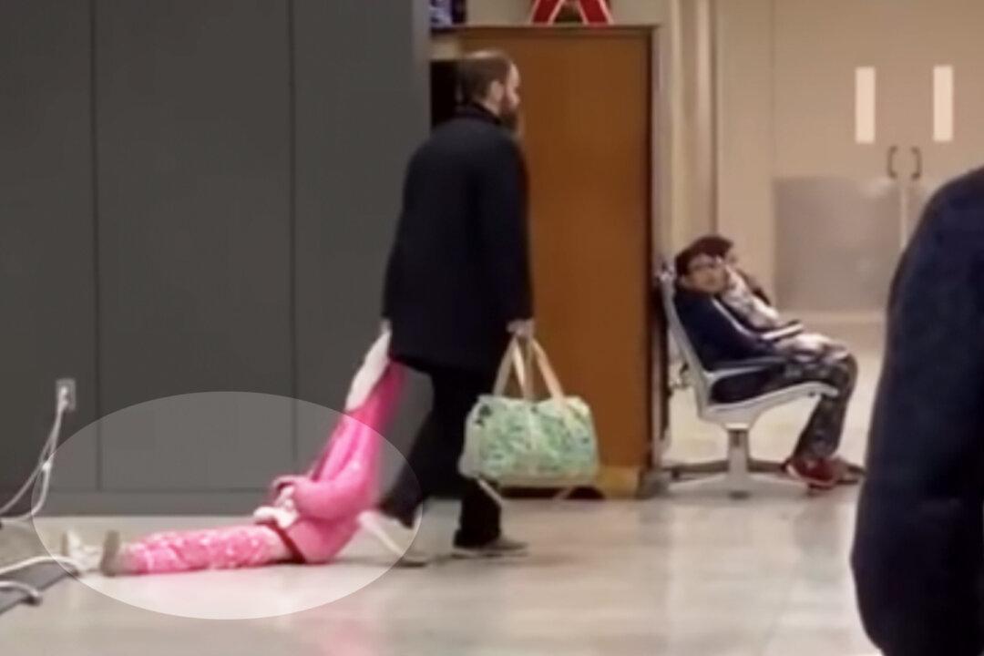Dad Caught on Video Dragging Girl Through Airport by Hood: ‘I Totally Get It As a Parent’