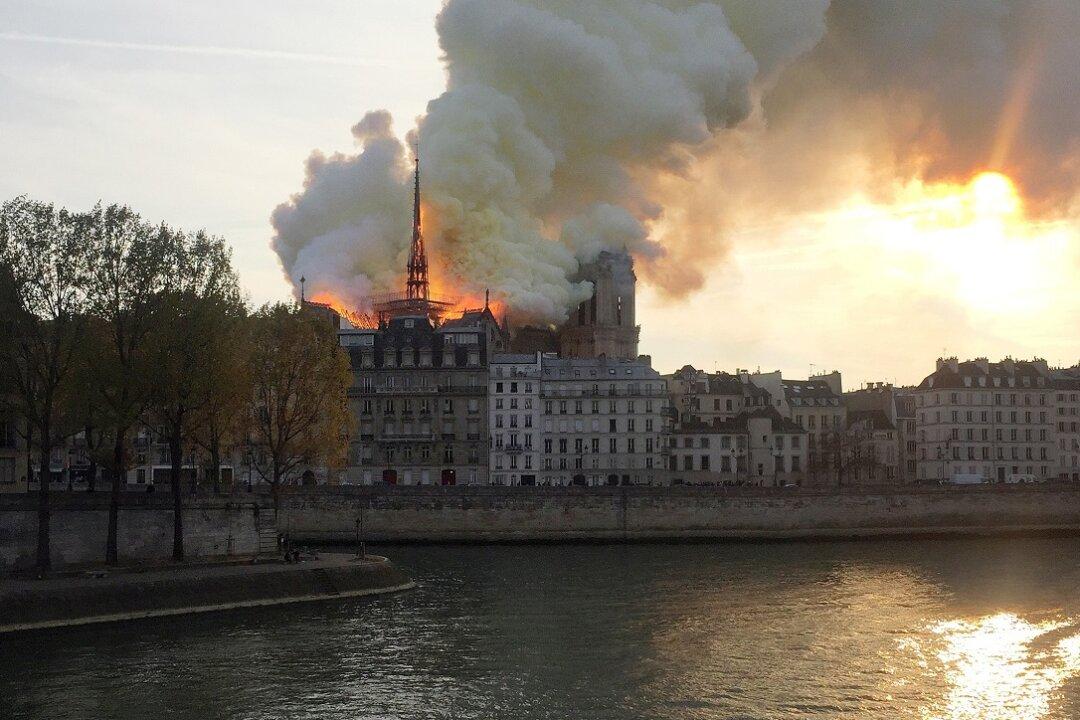 Video Shows Crowd Singing ‘Ave Maria’ as Notre Dame Fire Rages