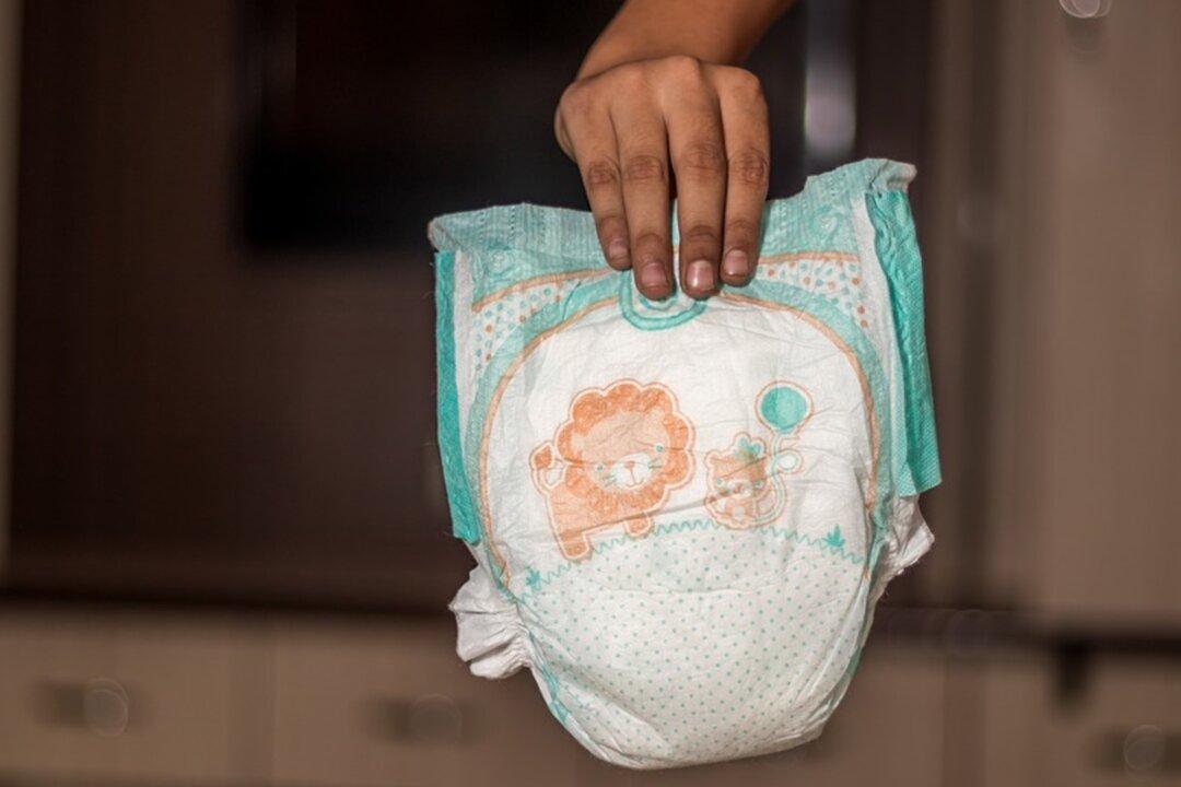 While Changing Child’s Diaper Outside Chuck E. Cheese Man Accidentally Shoots Himself to Death