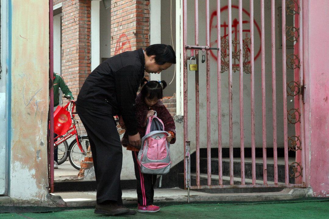 4-Year-Old Girl Dies in Car, Parents Blame School