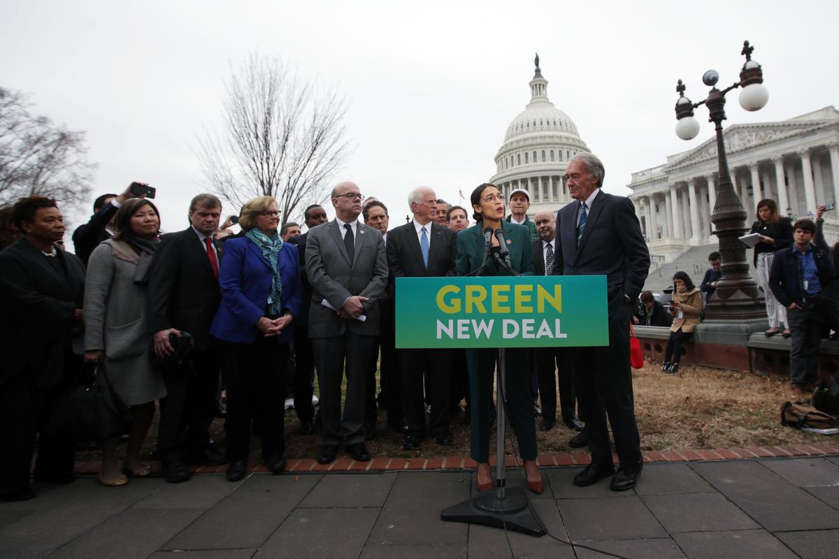 Sanders, Ocasio-Cortez Unveil Plan to Push Green New Deal in Public Housing Sector