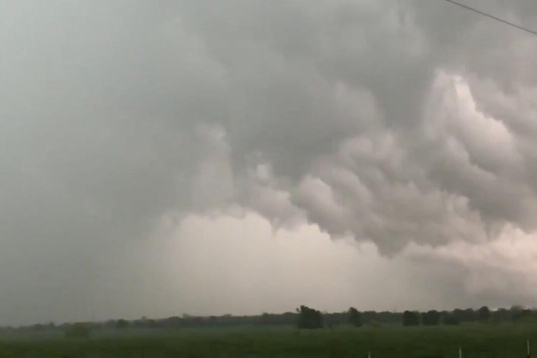 Thunderstorms Strike US East Coast, Leave Thousands Without Power