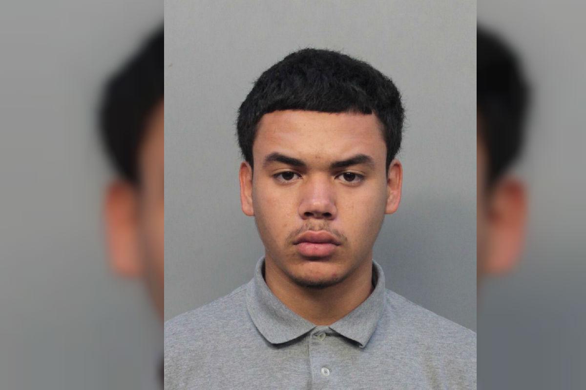 Florida Student Arrested After Wrestling Fake Alligator in a Mall