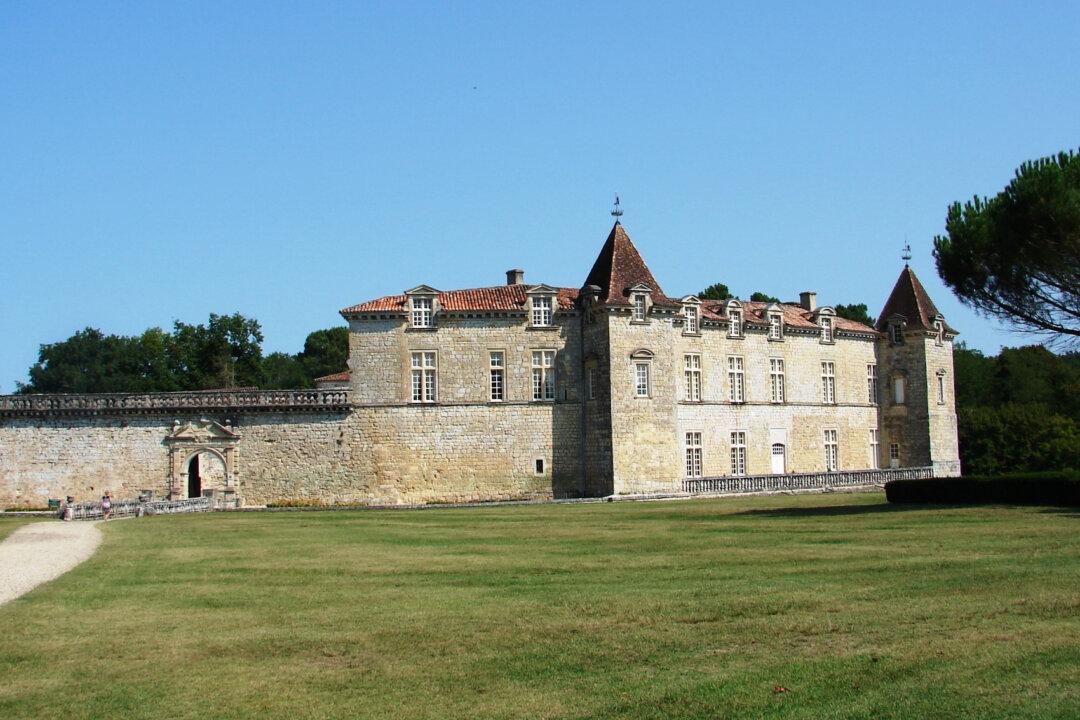 Dining in King Henry IV’s Castle: Chateau Royal de Cazeneuve
