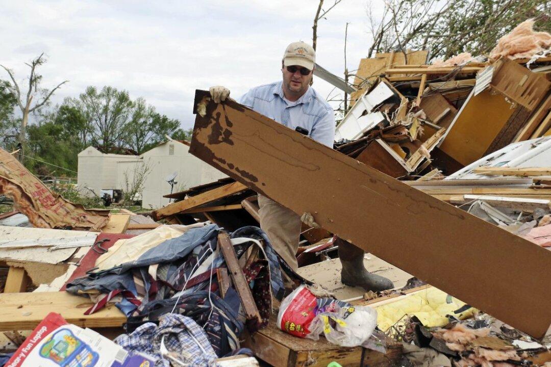 Meteorologist Gets Death Threats for Interrupting Tiger Woods Tournament With Tornado Updates