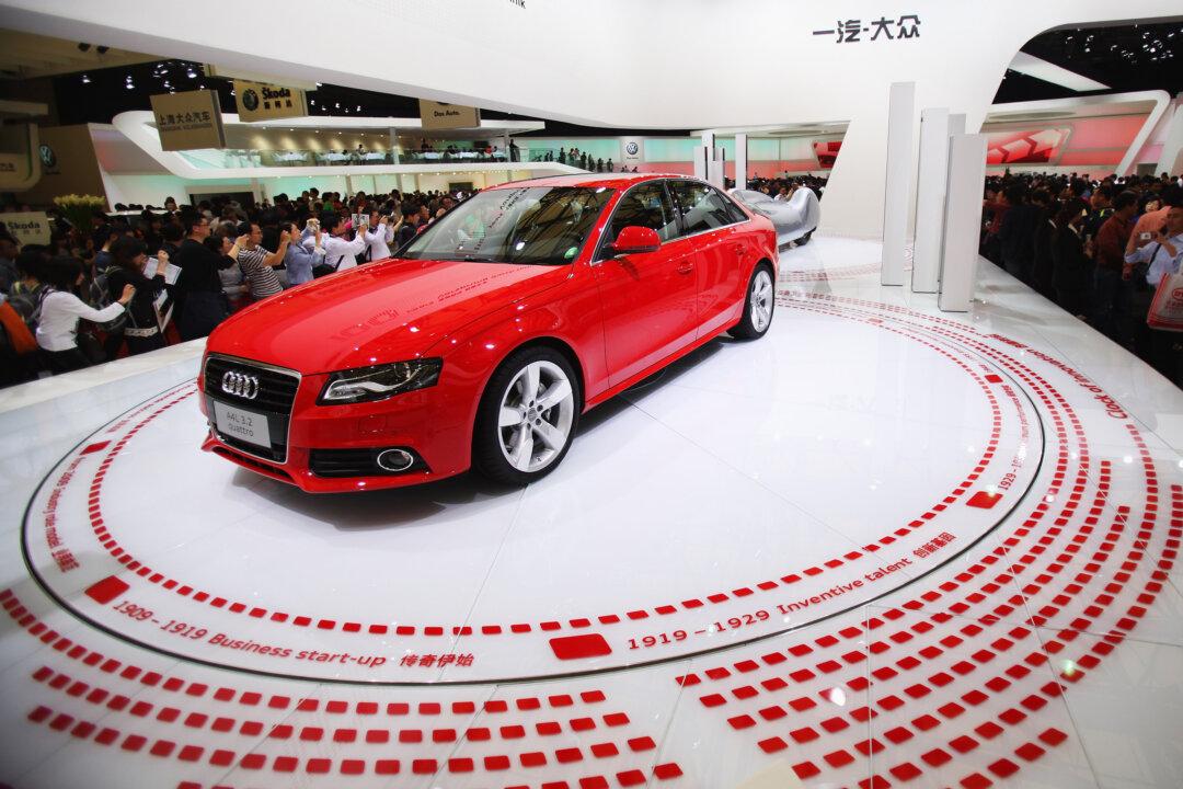 Chinese Protesters Call Attention to Toxic Car Parts, Get Detained by Police