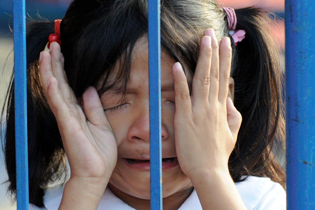 Father Locks 20-Month-Old Daughter in Cage, Treads on Her Face, Sends Photos of Abuse to Estranged Wife