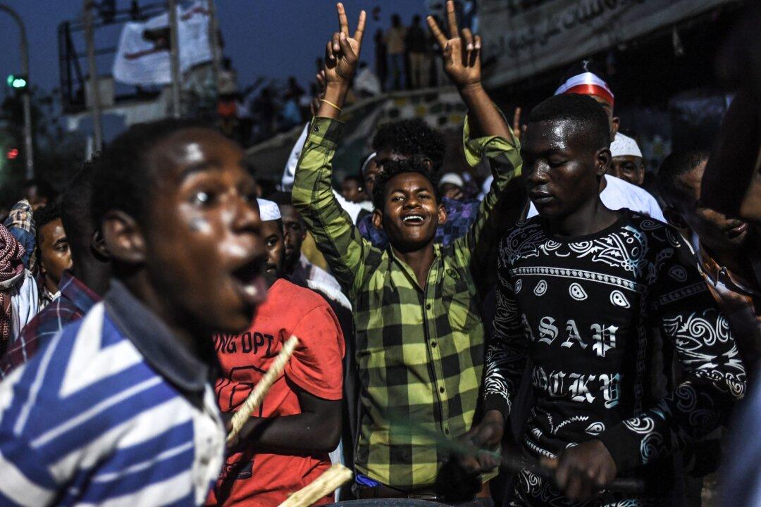 Sudanese Protestors Demand Transition to Civilian Rule