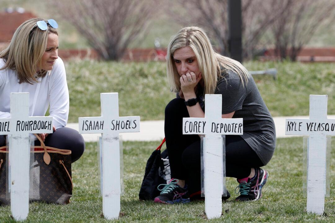 Columbine Honors 13 Lost with Community Service, Ceremony