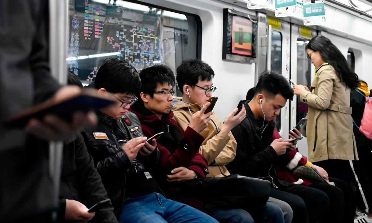 Man Hits Woman After She Rejects Him, Then Runs Away