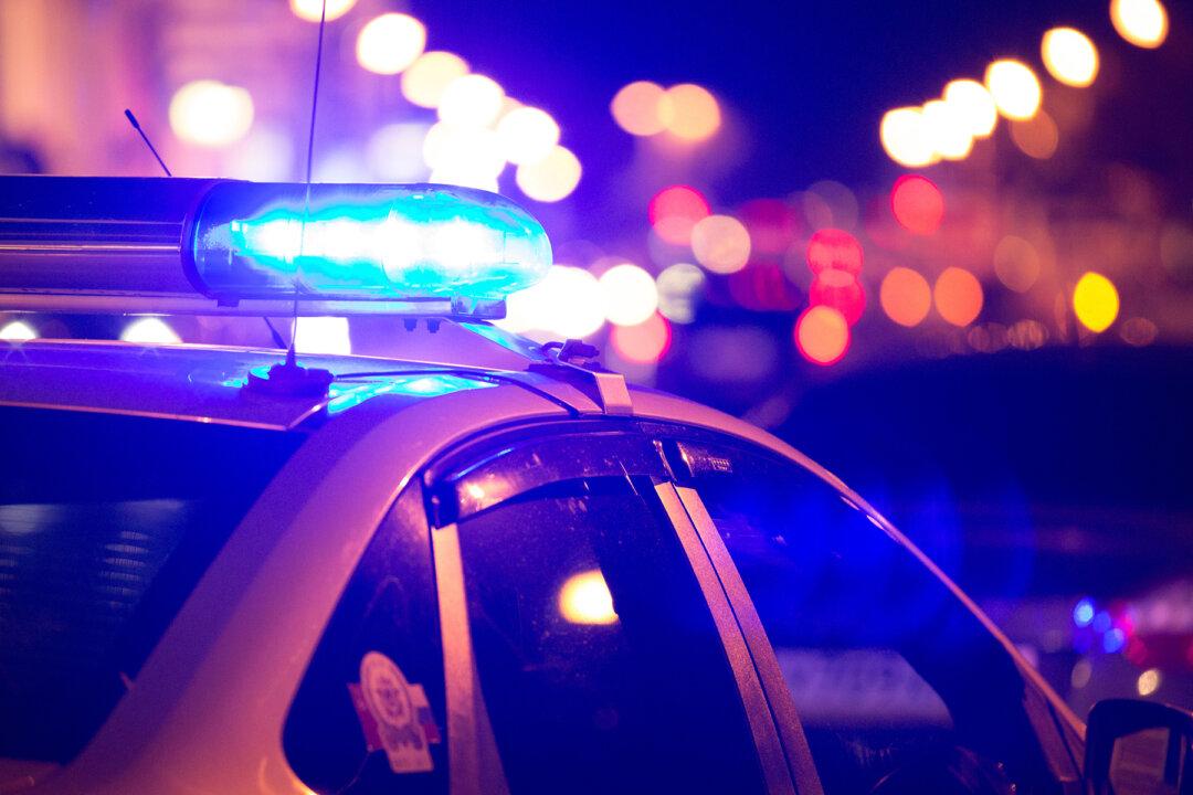 Officers Pull Over Drunk-driving Dad, Feed the 3 Starving Kids Found Inside the Car