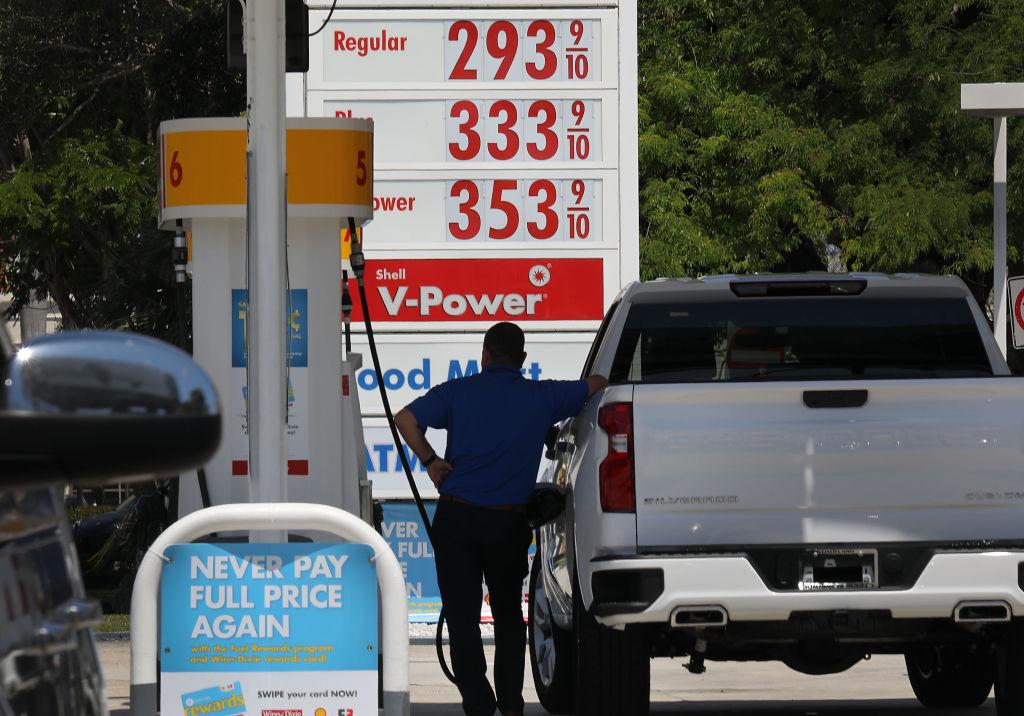 Oil Hits Near 6-Month High as US Ends Iran Oil Waivers