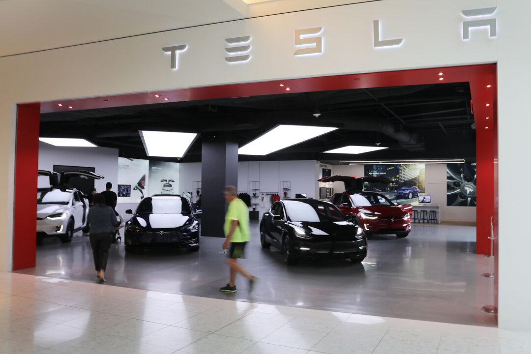 Tesla Wants to Cut Size of Board From 11 Directors to 7