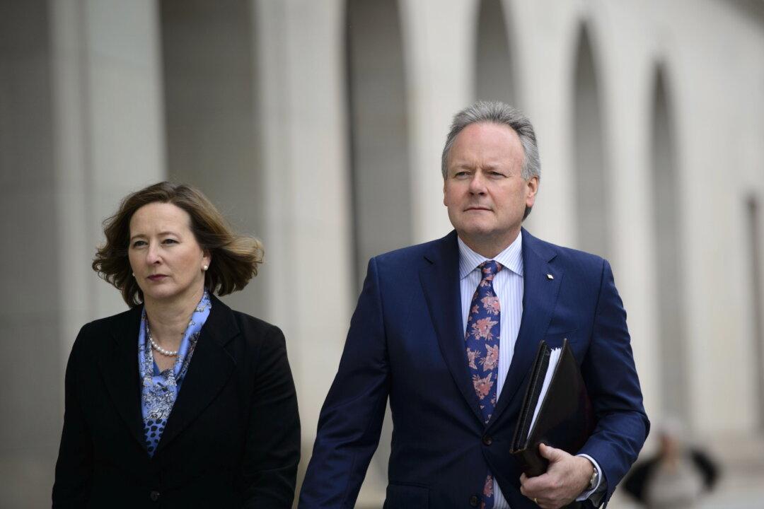 Bank of Canada Neutral on Next Rate Move, Downgrades 2019 Growth Forecast