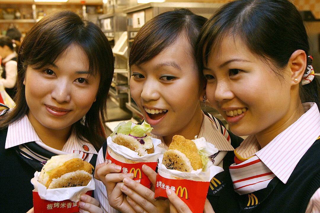 Family Finds Feathers on McDonald’s Fried Chicken Wing