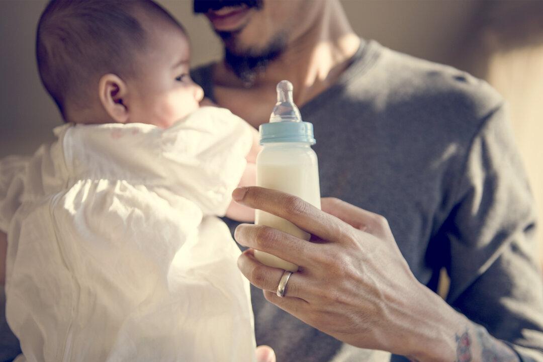 Dad of 3 Takes Over Challenging Motherly Tasks When Wife’s Away to Visit Ailing Father