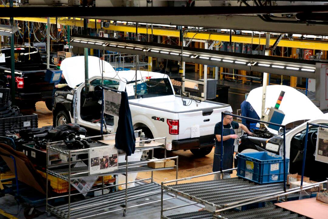 GDP Growth at 3.2 Percent in First Quarter as Economy Steamrolls Over Skeptics