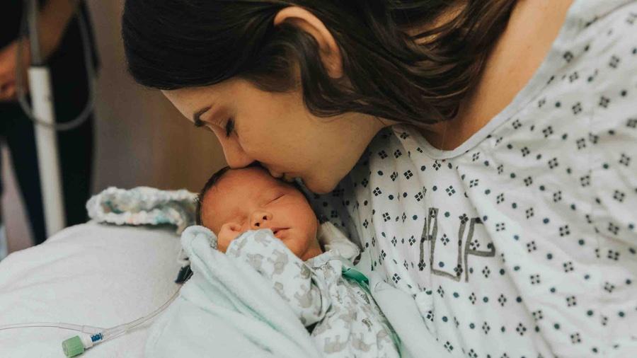 19-Year-Old With Brain Tumour Managed to Stay Alive to Give Birth: ‘Death Happens in the Blink of an Eye’
