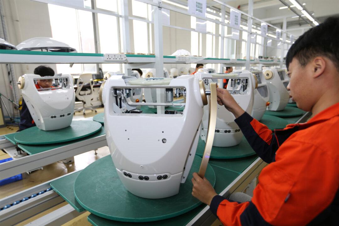 China April Factory Growth Unexpectedly Slows as Economy Struggles for Traction