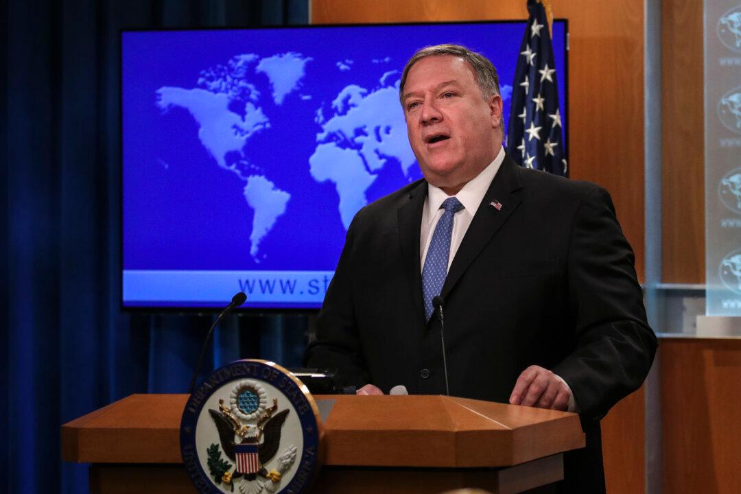 Russia Convinced Maduro Not to Leave Venezuela, Pompeo Says