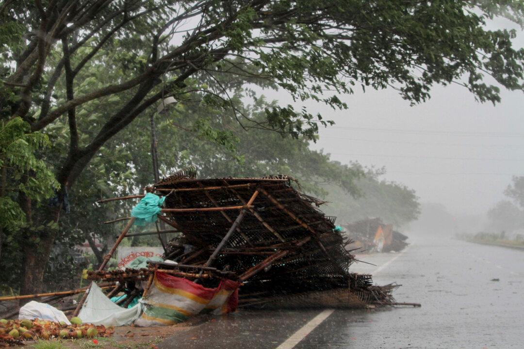 Terrifying Videos of Cyclone: Fani Rips Through India’s Coast, 7 Die, Millions Flee