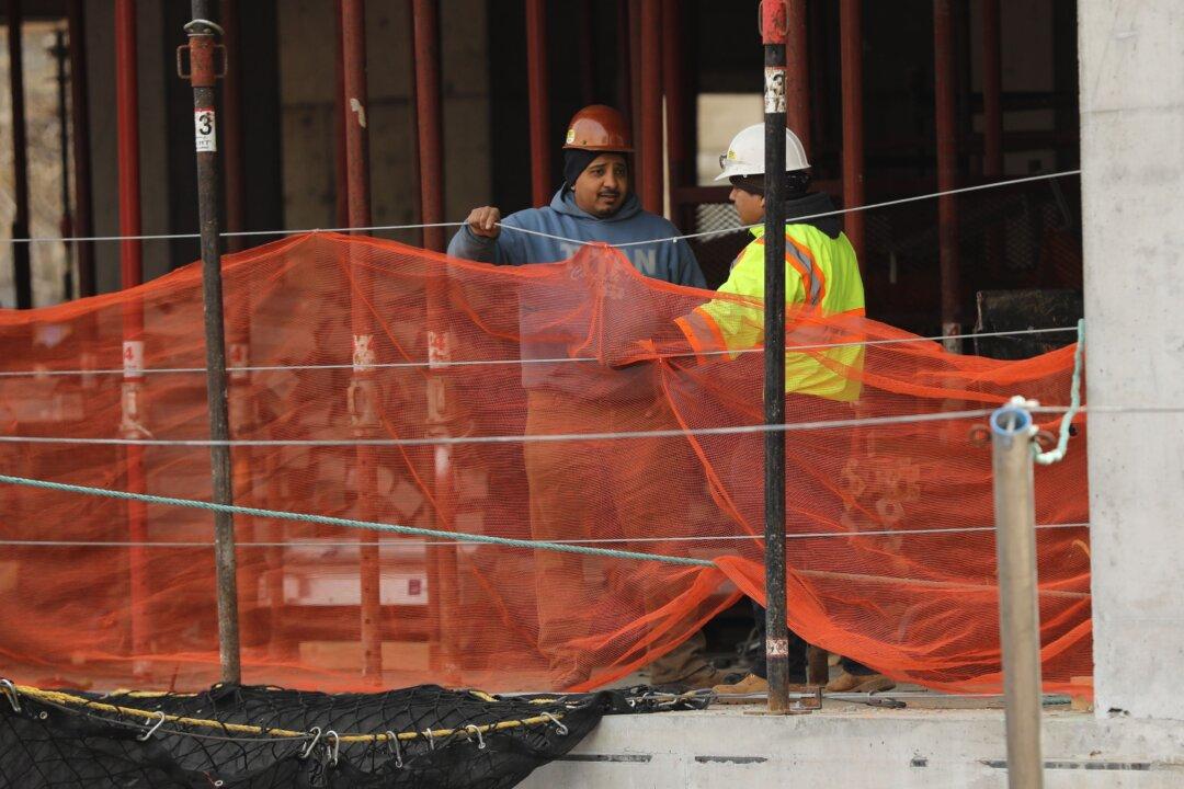 Hispanic Unemployment Sets New Historic Low as US Economy Swells by 260,000 Jobs