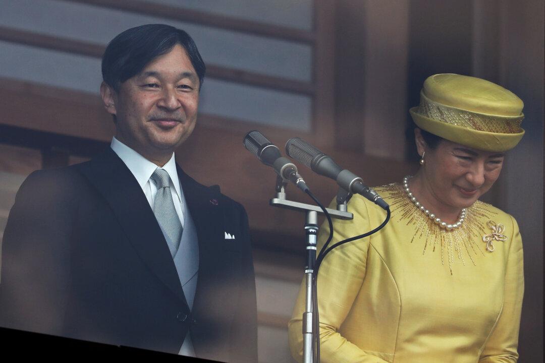 Cheers and Screams as New Japanese Monarch Greets the People for the First Time