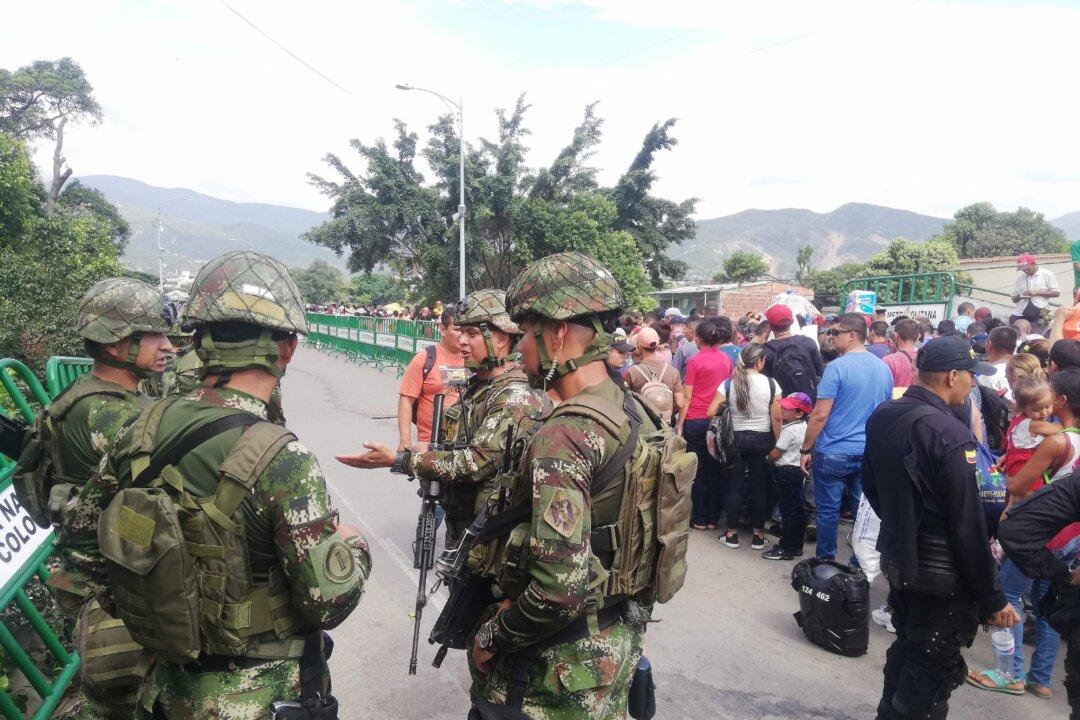 Shootout Causes Panic at Colombia-Venezuela Border Crossing