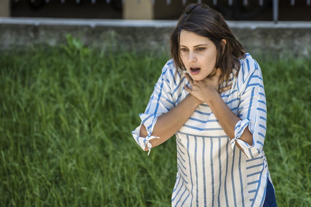 Life-Saving Trick to Save Yourself If You Are Choking With No One Around to Help