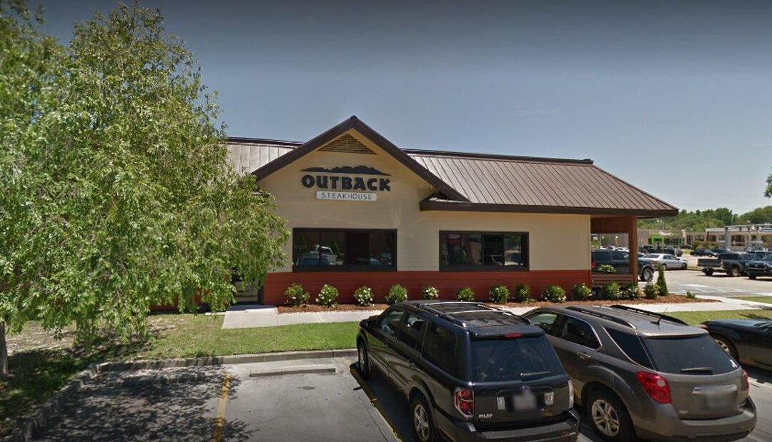 Women Pick up Police Tab at Outback Restaurant, Don’t Want the Attention