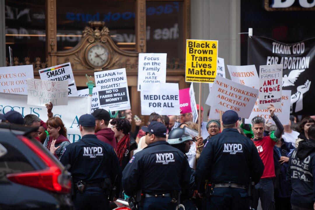 Thousands of People Attend 4-D Ultrasound Pro-Life Event in Times Square