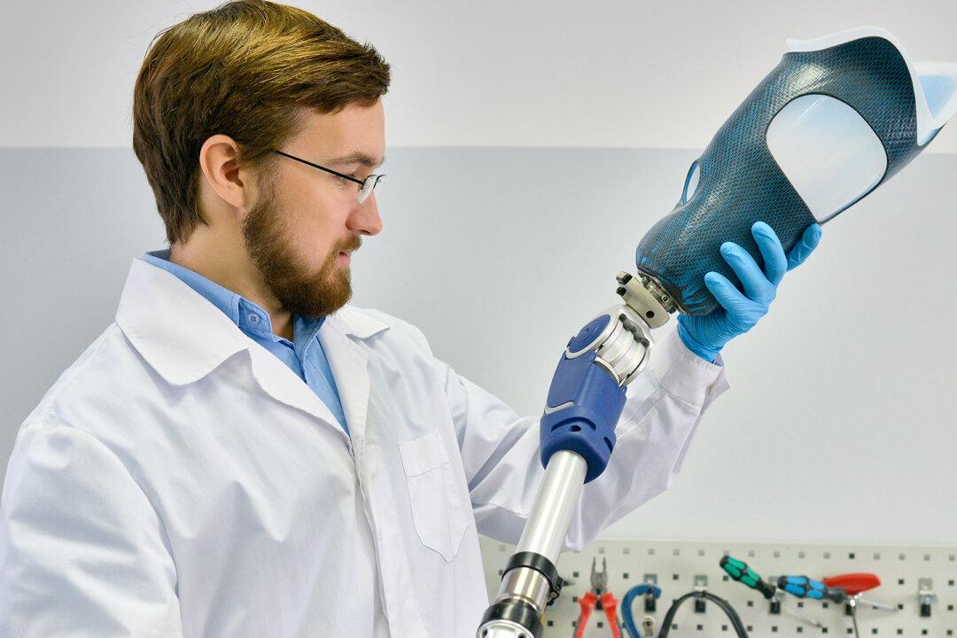 Prosthetist Gives Thousands of Amputee Animals ‘New Legs’ So They May Run Again