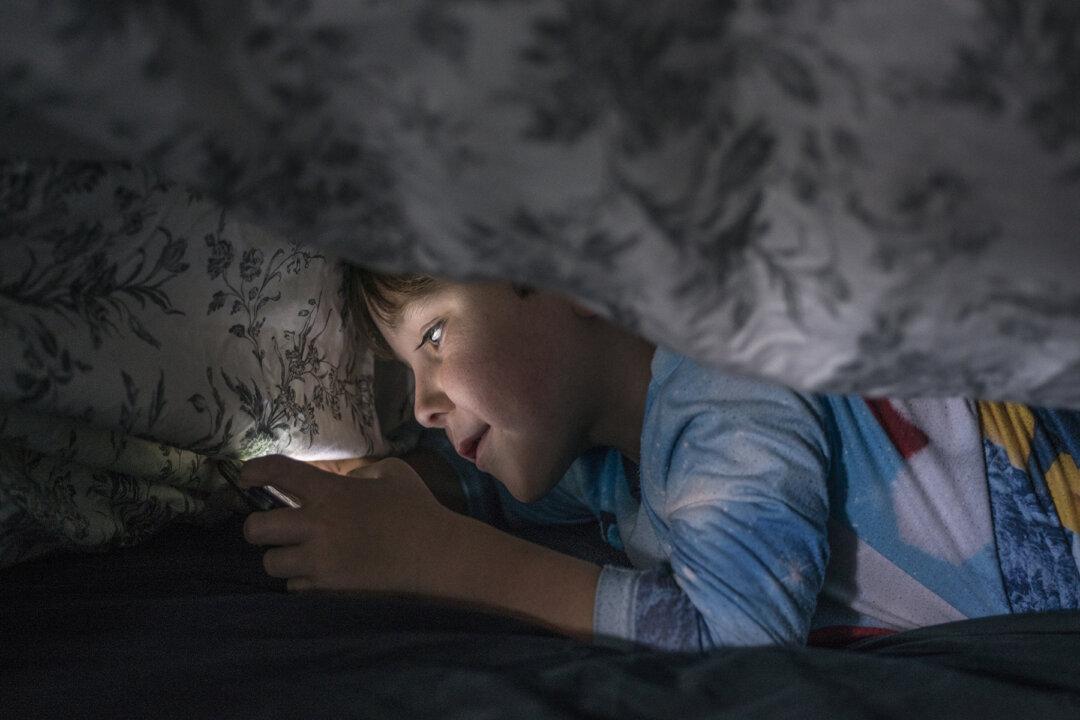 Principal Reads Bedtime Stories Via Facebook Live — Her Reason Is Changing the Students