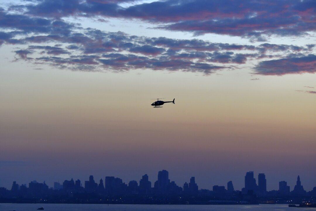 Helicopter Crashes Into New York’s Hudson River, Injuries Reported