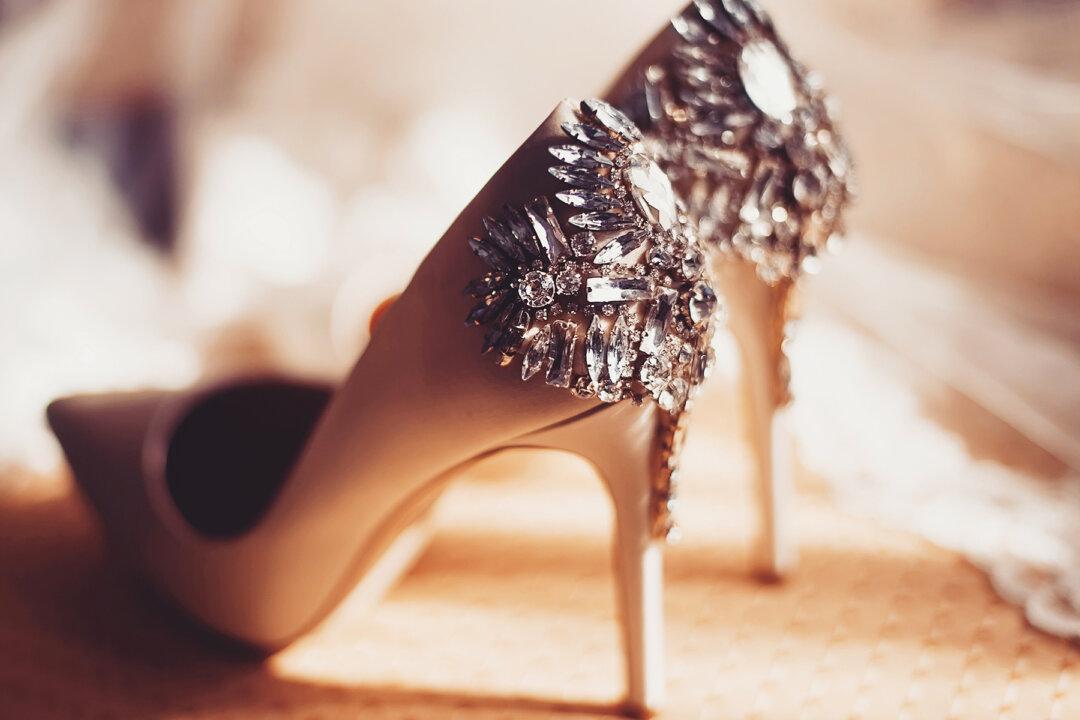 Bride Receives Wedding Shoes. On Seeing a Message on the Soles, She ‘Couldn’t Breathe’