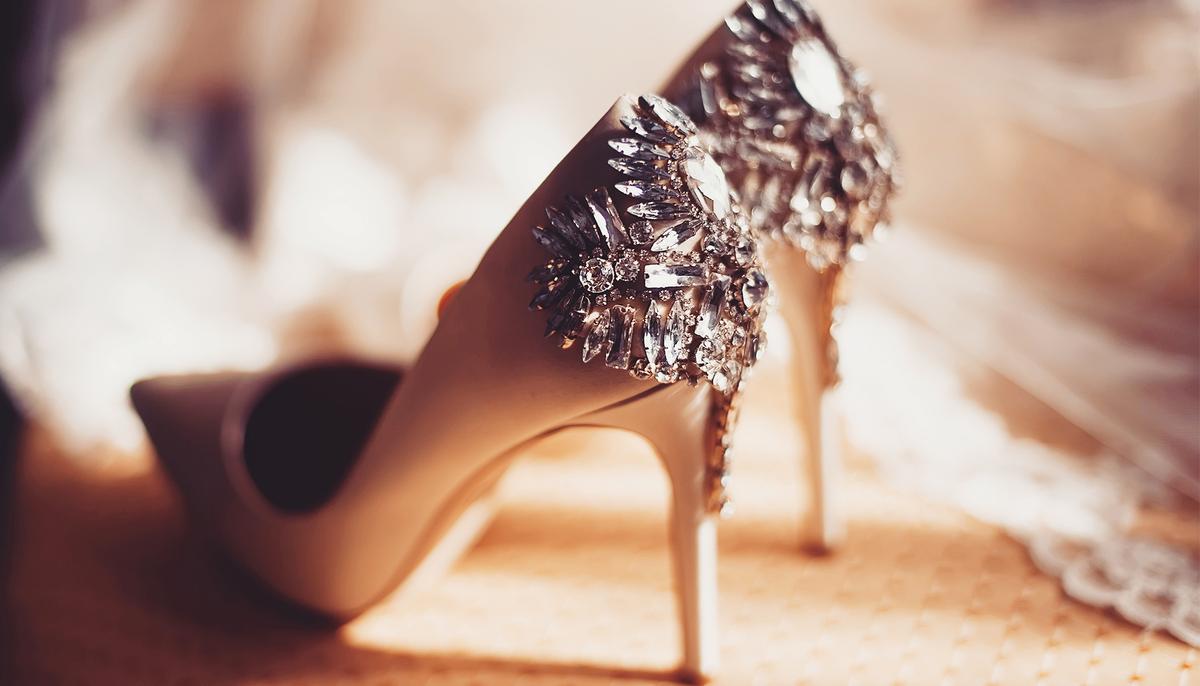 Bride Receives Wedding Shoes. On Seeing a Message on the Soles, She ‘Couldn’t Breathe’