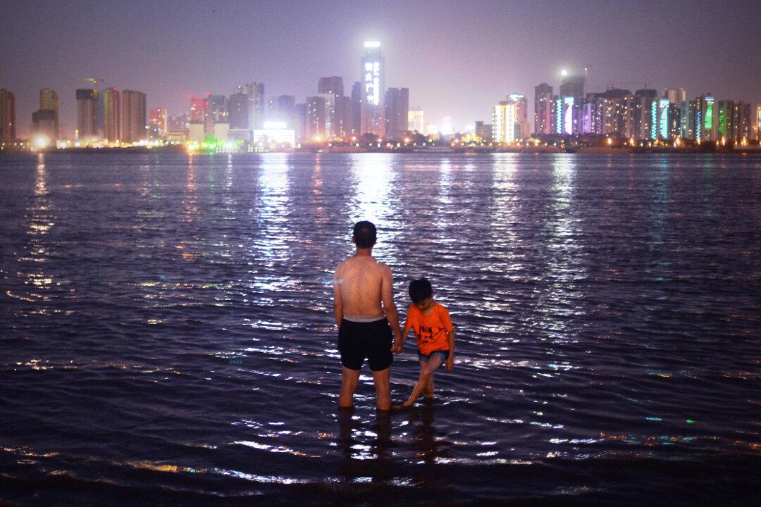 Man Spent 11 Years Commuting to Work by Swimming