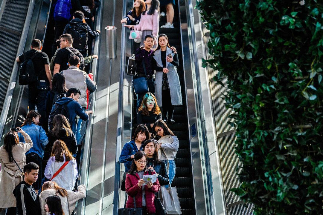Boy Sitting on Escalator Loses Finger, Parents Demand Mall Pay Medical Costs