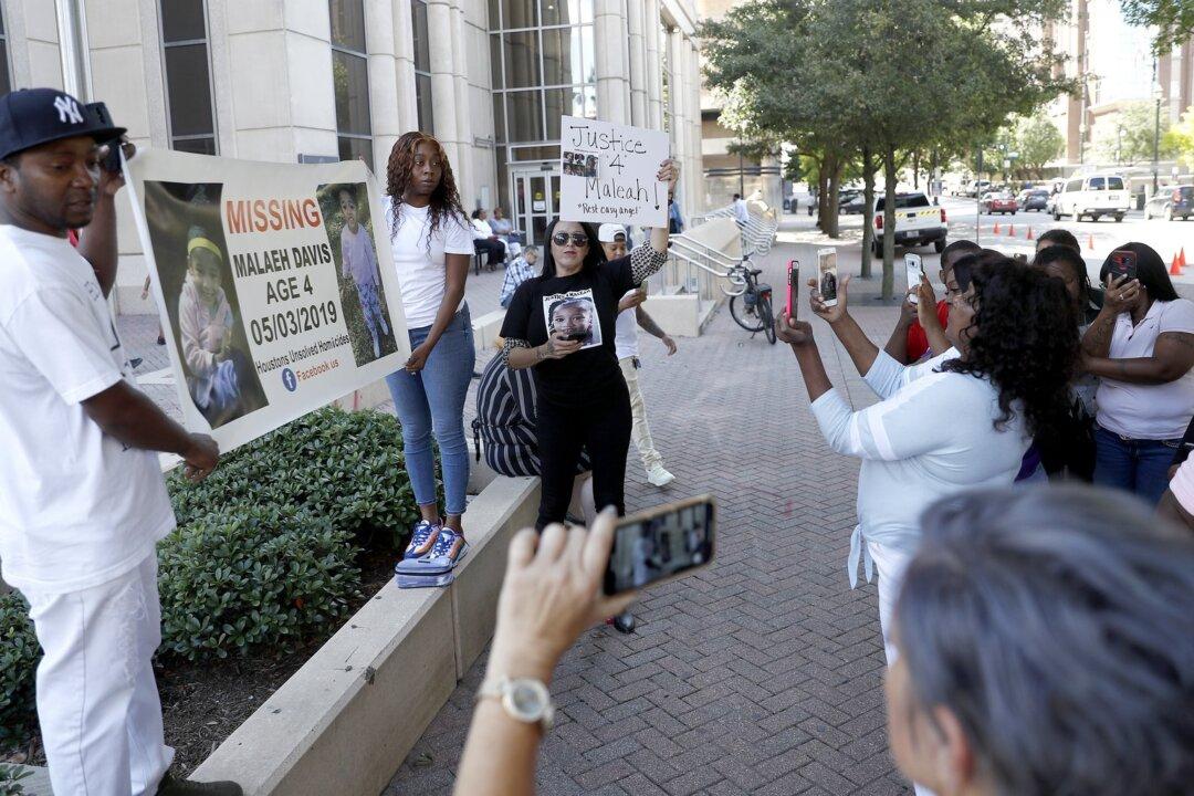 Mother of Missing Texas Girl Heckled After Canceled Hearing