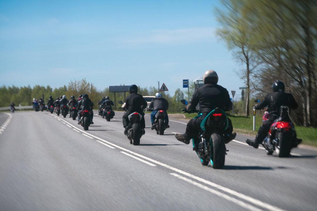 Bullied Girl Was Scared to Go on Prom, Then 120 Leather-Clad Bikers Show Up at Her Door