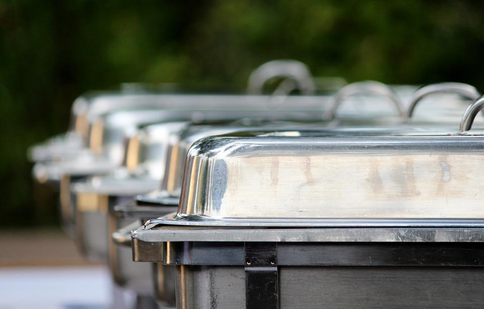 Bride Outraged After Guest Swipes 10 Tupperware Containers of Food From Wedding