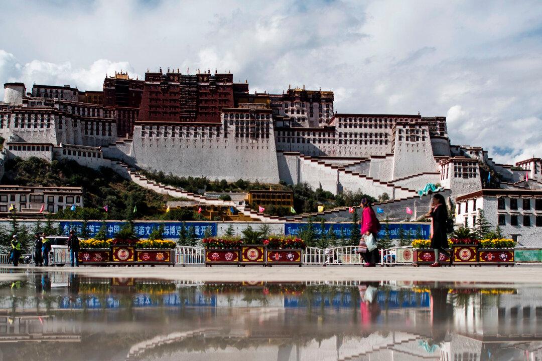 Woman Tricks Online Clothing Shop by Returning Outfits Worn on Exotic Vacation