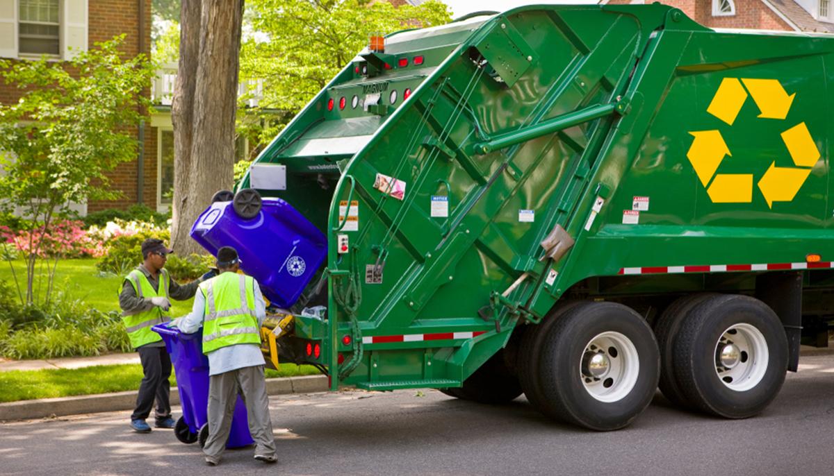 Little Girl Gives Garbage Man a Birthday Cupcake, 6 Months Later It’s His Turn to Surprise Her