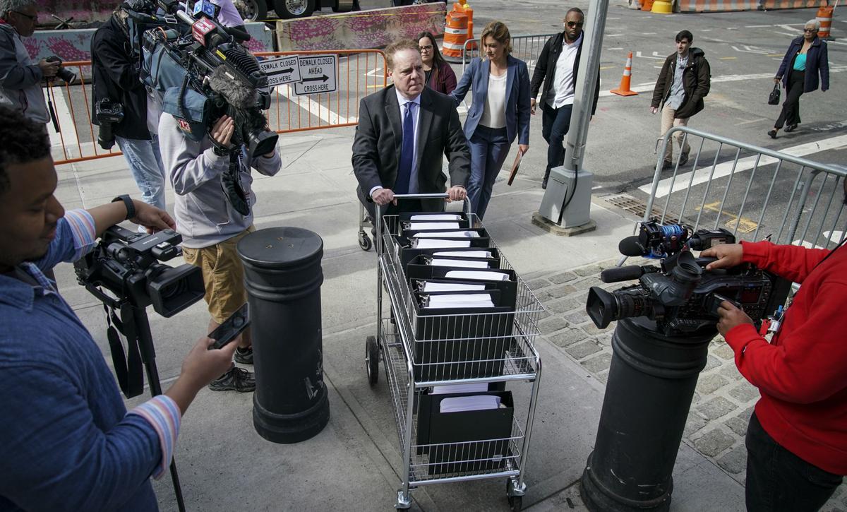 Prosecutors Ask to Introduce Box of NXIVM Files on ‘Enemies’