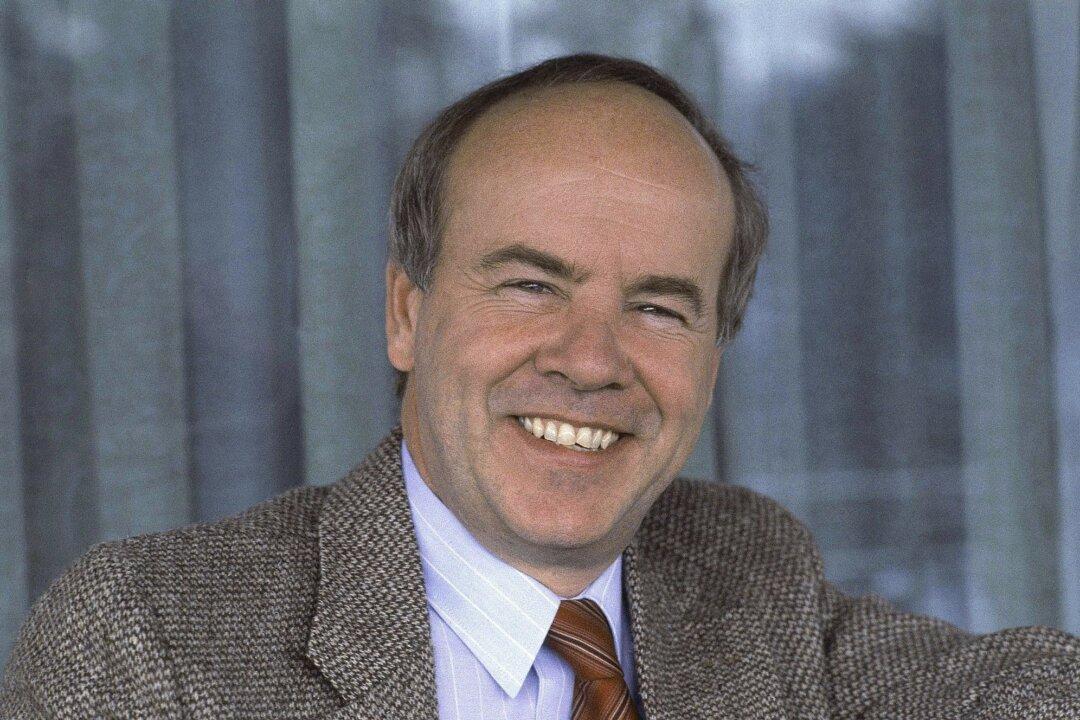‘Carol Burnett Show’ Star Tim Conway Dies at 85, Reports Say