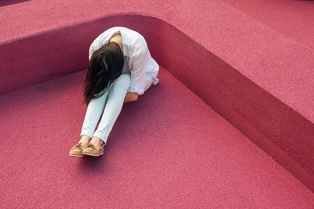 Filipino Maid Tied to a Tree in Saudi Arabia as Punishment for Leaving Furniture in Sun