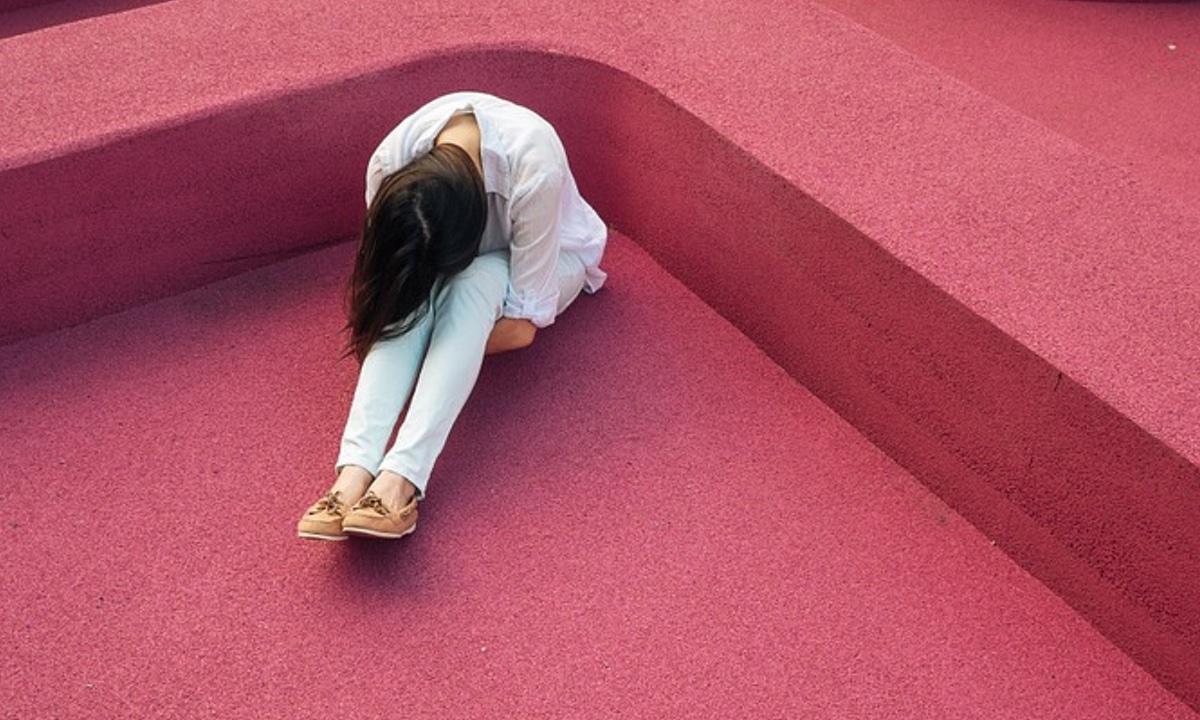 Filipino Maid Tied to a Tree in Saudi Arabia as Punishment for Leaving Furniture in Sun