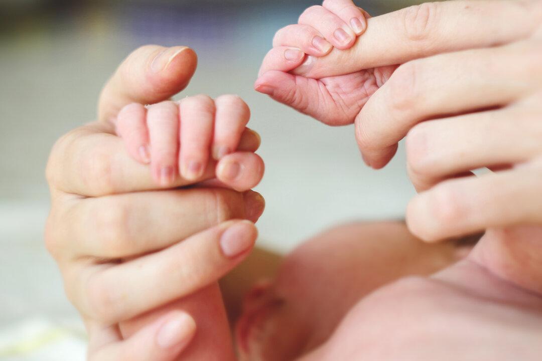 New Midwife Finds out She’s Working Alongside Midwife Who Delivered Her