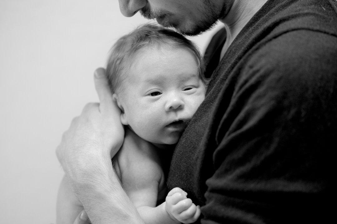 Strangers Around the World Rally Behind New Dad (Via Blog) After Wife Dies After Childbirth